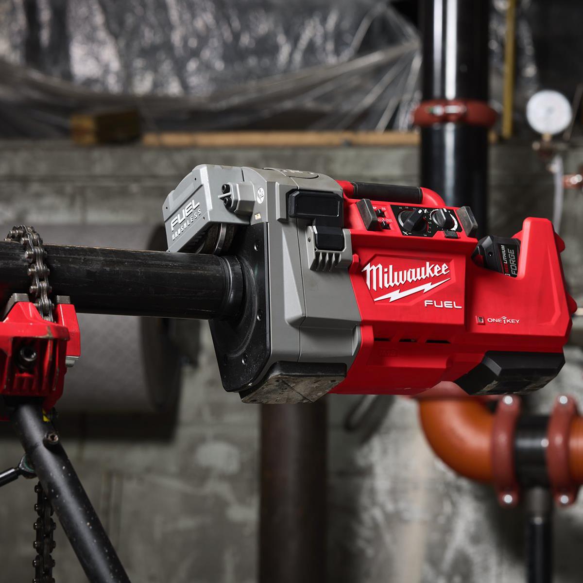 Milwaukee M18FRGRO114-0C 18V M18 FUEL Brushless Roll Groover With 1 x 12.0Ah Battery Charger & Case