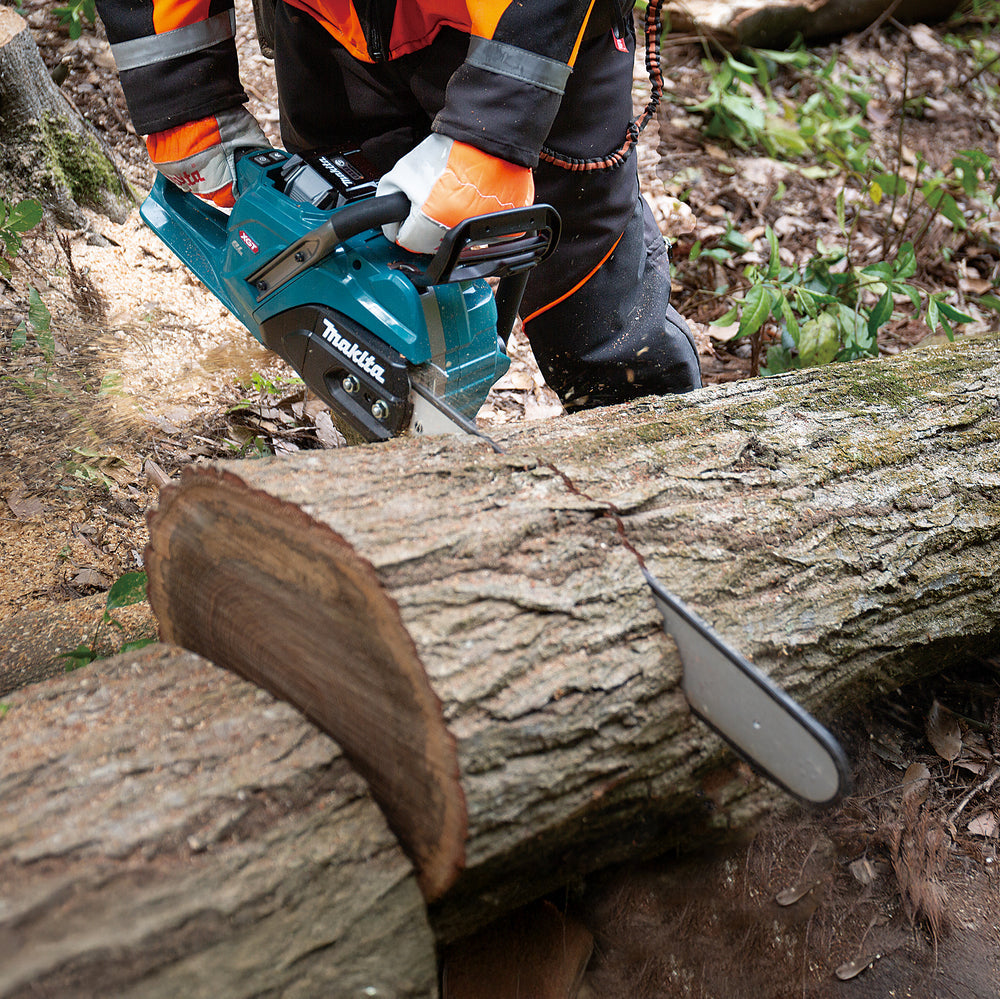 Makita UC030GZKIT 2 x BL4080H AND DOUBLE CHARGER 40V Max XGT 400mm 16" Brushless Rear Handle Chainsaw Body Only Gold