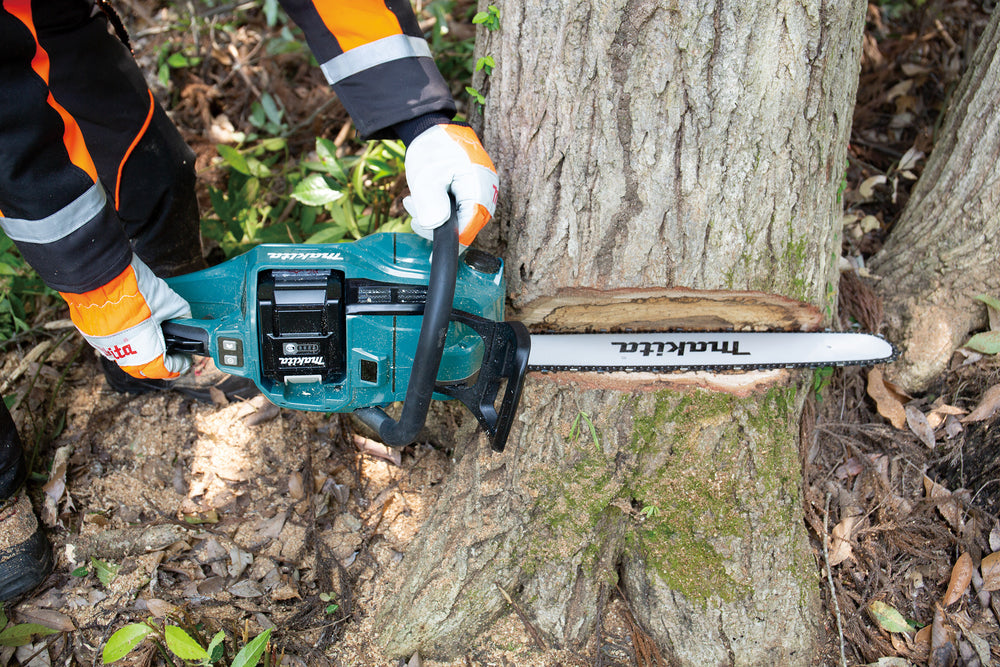 Makita UC030GZKIT 2 x BL4080H AND DOUBLE CHARGER 40V Max XGT 400mm 16" Brushless Rear Handle Chainsaw Body Only Gold