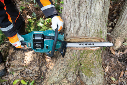 Makita UC030GZKIT 2 x BL4080H AND DOUBLE CHARGER 40V Max XGT 400mm 16" Brushless Rear Handle Chainsaw Body Only Gold