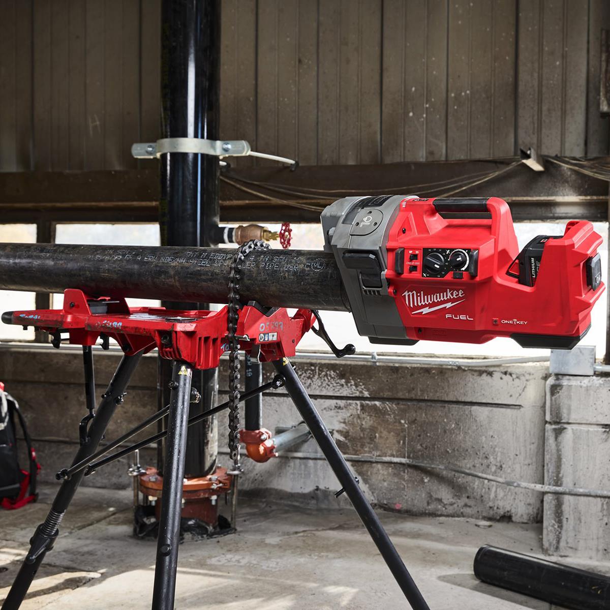 Milwaukee M18FRGRO114-0C 18V M18 FUEL Brushless Roll Groover With 1 x 12.0Ah Battery Charger & Case